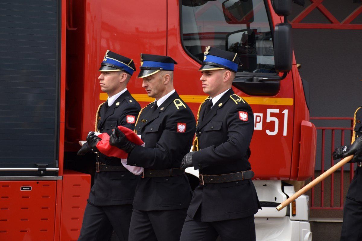 W piątek, 16 maja na placu Komendy Miejskiej Państwowej Straży Pożarnej w Kaliszu odbył się uroczysty apel z okazji Dnia Strażaka. Była to okazja do nadania odznaczeń i stopni służbowych kaliskim strażakom