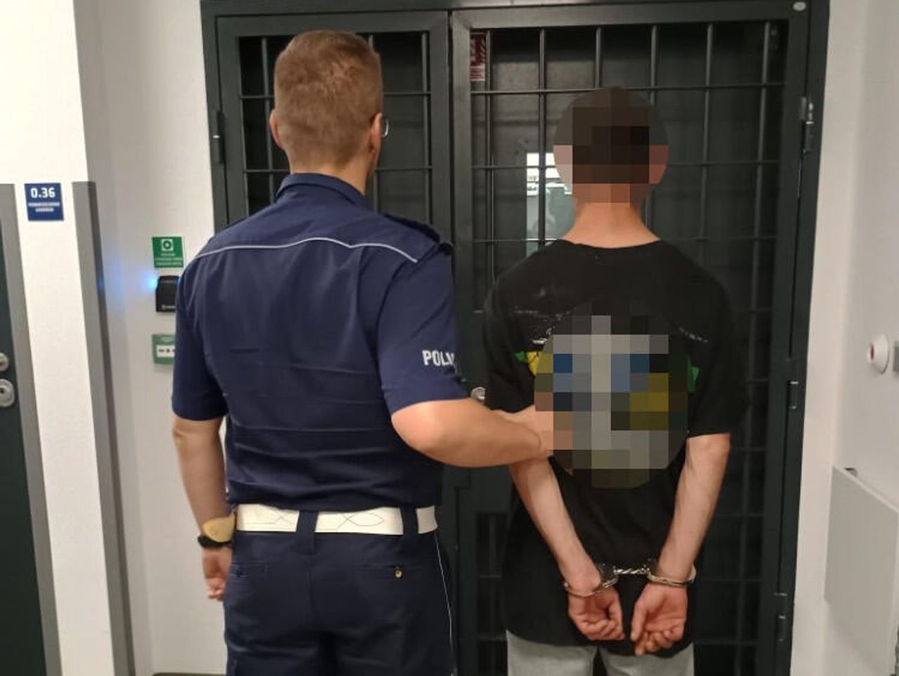 2,5 kg narkotyków, replika broni i maczeta. 42-latek został zatrzymany