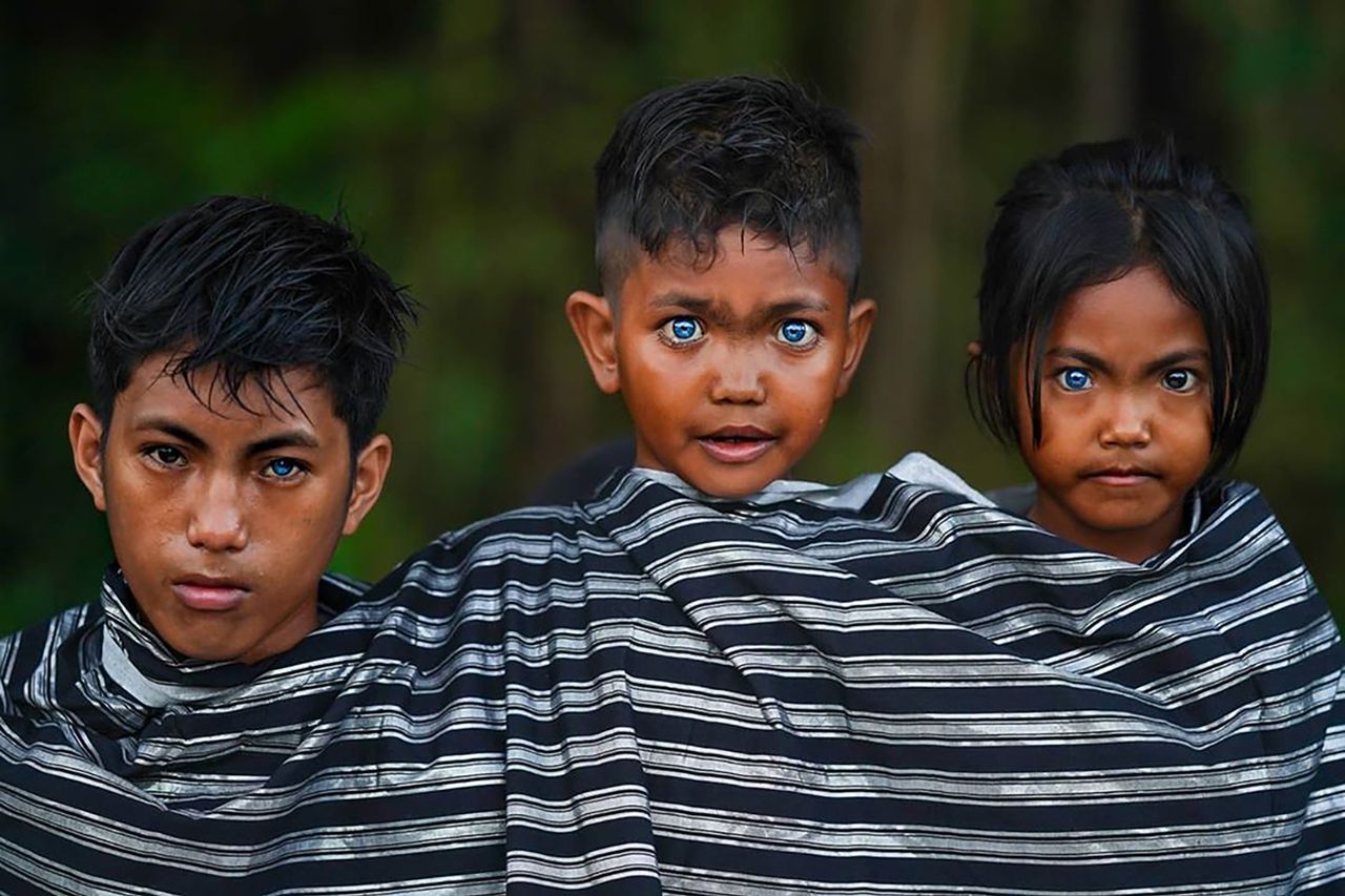 Niebieskookie plemię z Indonezji. Portrety tych osób zapadają w pamięć