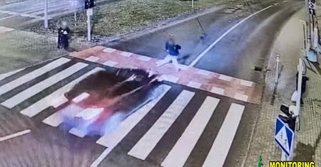 Pieszy wszedł na pasy na czerwonym świetle. Nagranie z Zielonej Góry