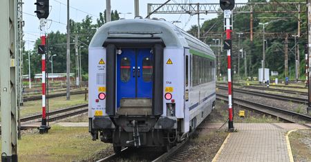 Groźny wypadek pociągu. Ewakuacja 220 pasażerów, zastępy strażaków