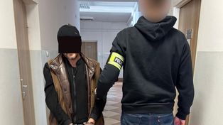 Warszawa: Oszust wpadł, gdy dokonywał seryjnych wypłat z bankomatu