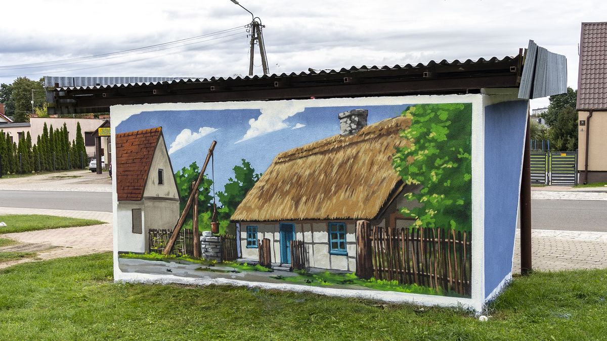 Mural Portal Czasu w Starej Łubiance z dawną chałupą