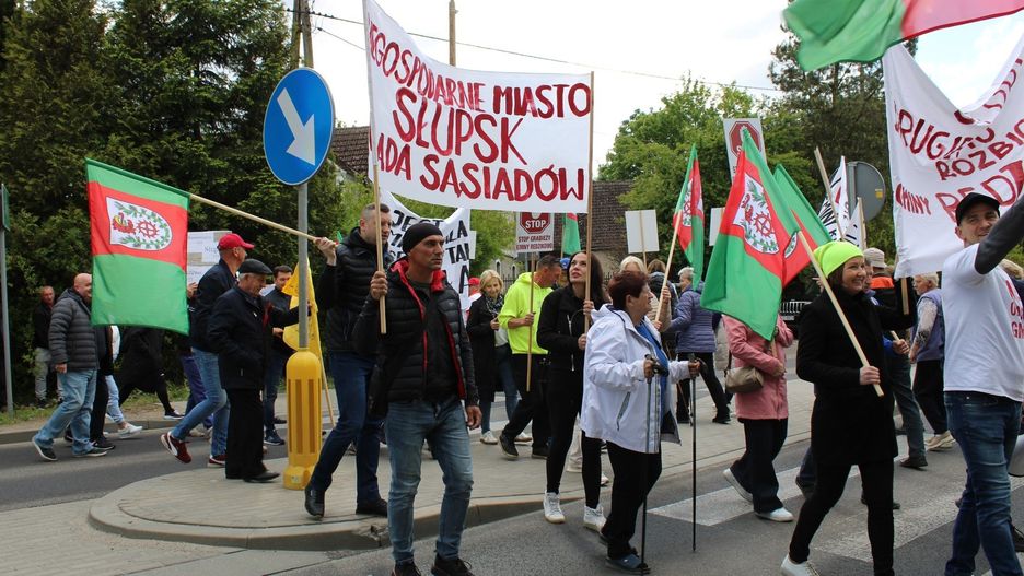 Protest mieszkańców gminy Redzikowo we Włynkówku.