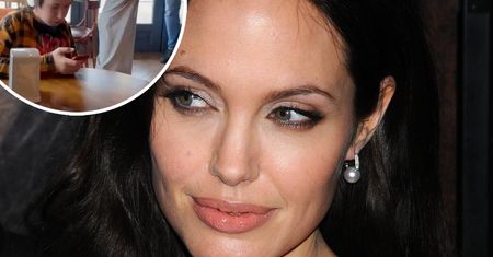 Patrzył w telefon i nie widział Angeliny Jolie. Co robił?