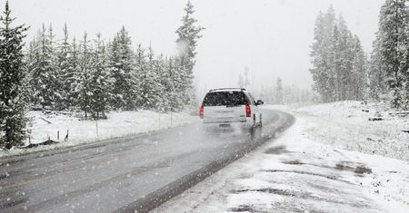 Drogi, których nie trzeba odśnieżać. Śnieg topi się sam