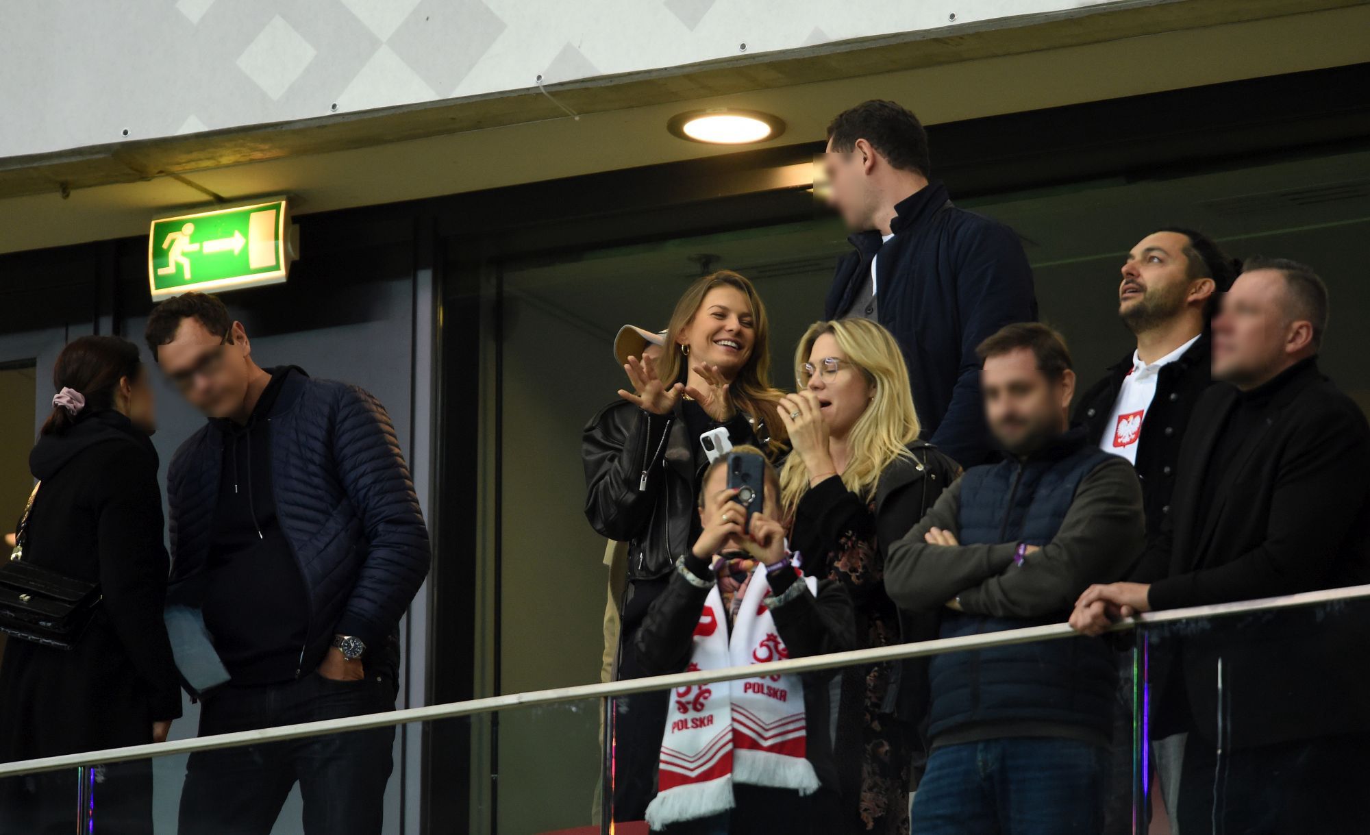 Anna Lewandowska i Zofia Ślotała kibicują na meczu z San Marino