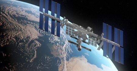 Nocny przelot ISS. O tej godzinie pojawi się nad Polską