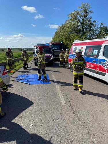 Wypadek. Auto wbiło się w bariery