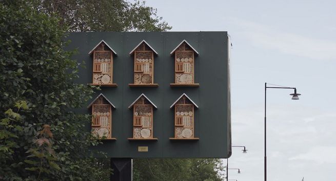 Billboardy McDonald’s wykorzystywane jako ule dla pszczół (wideo)