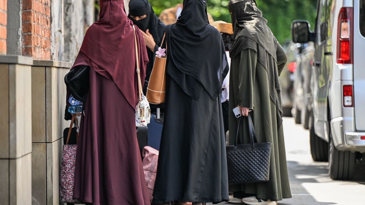 Daily Life In Krakow
KRAKOW, POLAND - JULY 22: 
Tourists wearing traditional abayas and niqab veils stand with their suitcases on a city sidewalk while waiting for airport transfer, in Krakow, Poland, on July 22, 2026. 
Driven by a massive expansion of direct flight connections from the Middle East to Krakow Airport, which contributed to a 16% surge in passenger traffic, southern Poland is welcoming an estimated 60,000 to 80,000 visitors from Gulf Cooperation Council (GCC) nations annually, as families increasingly travel to the region to escape extreme summer heatwaves in their home countries. (Photo by Artur Widak/NurPhoto via Getty Images)
NurPhoto
suitcases, social, woman, tourists, abaya, gulf, july 22, lifestyle, vacation, holiday, traditional, cultural, life, airport transfer, arab, niqab veils, direct flight connections, seasonal, krakow airport, city sidewalk, abayas, full body, niqab, transport, gcc, traveler, pavement, group