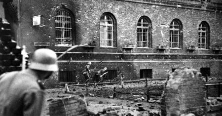 Niemieccy historycy alarmują."Luki w historycznej pamięci"