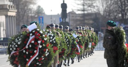 Warszawa. Obchody 11. rocznicy katastrofy smoleńskiej. Uroczystości w stolicy [ZDJĘCIA]