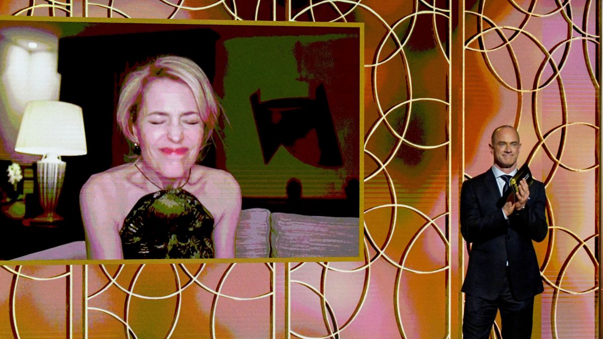 Gillian Anderson dowiaduje się o wygranej