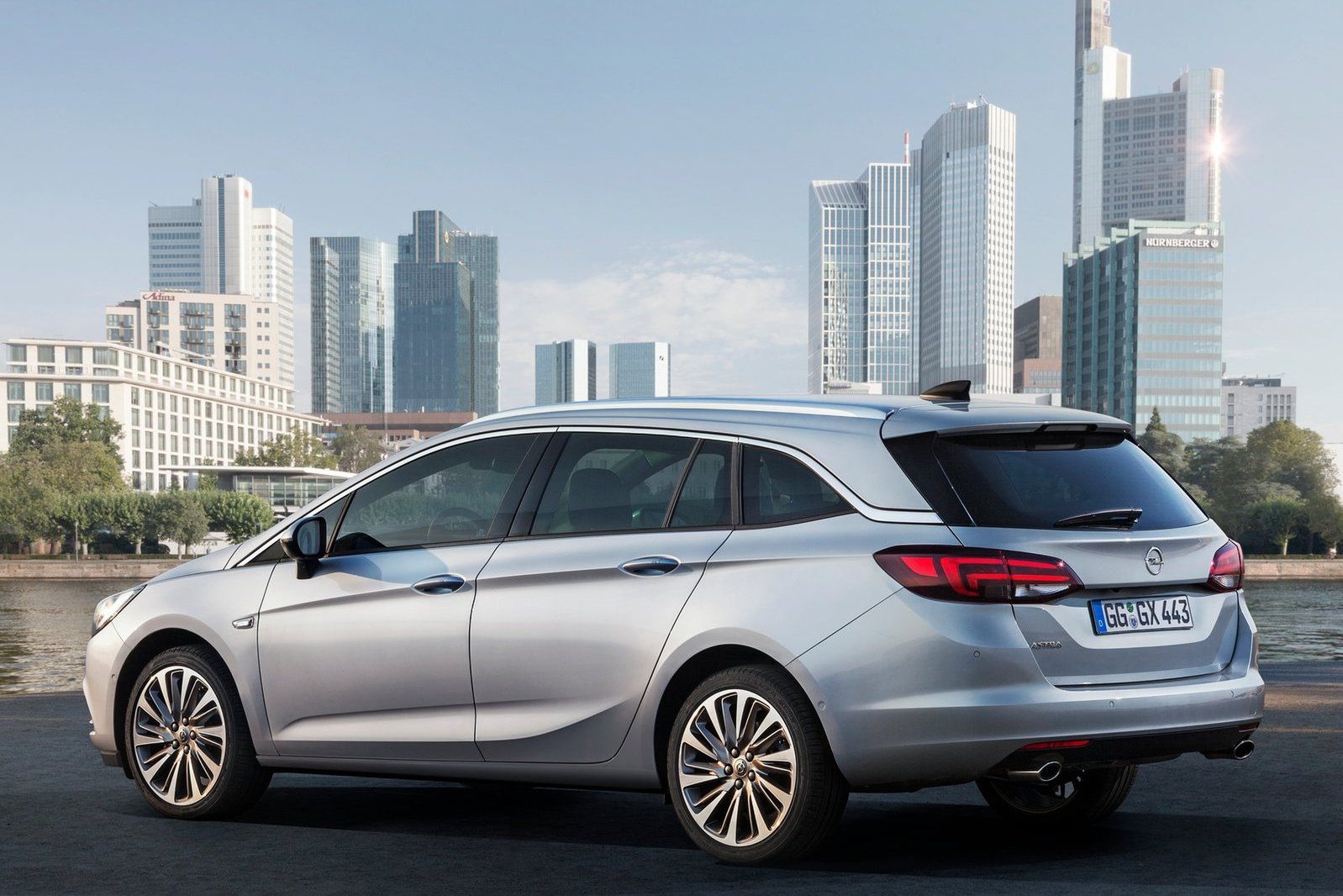 Debiutuje Opel Astra Sports Tourer i nowe silniki w gamie – polski cennik