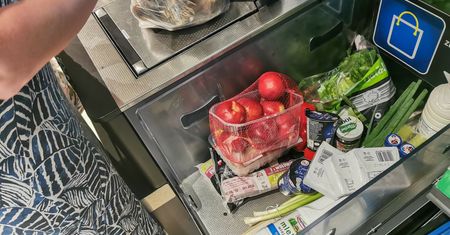 Właścicielka torebki z Lidla poszukiwana. Oto co było w środku