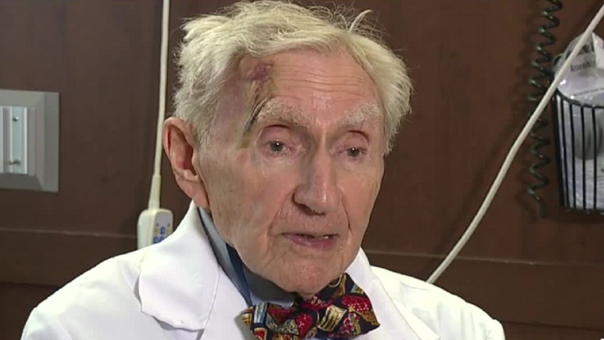 Dr Howard Tucker to najstarszy lekarz na świecie