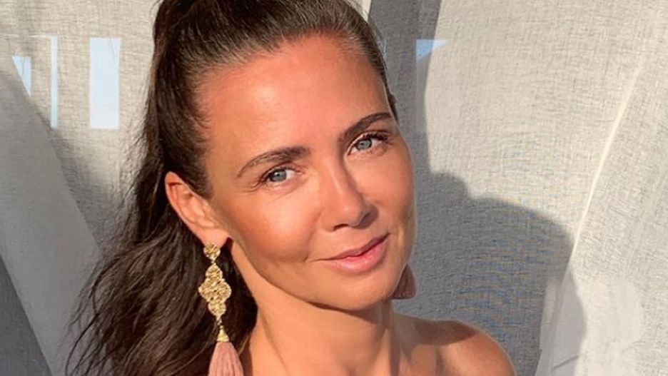 Kinga Rusin trenuje jogę na plaży