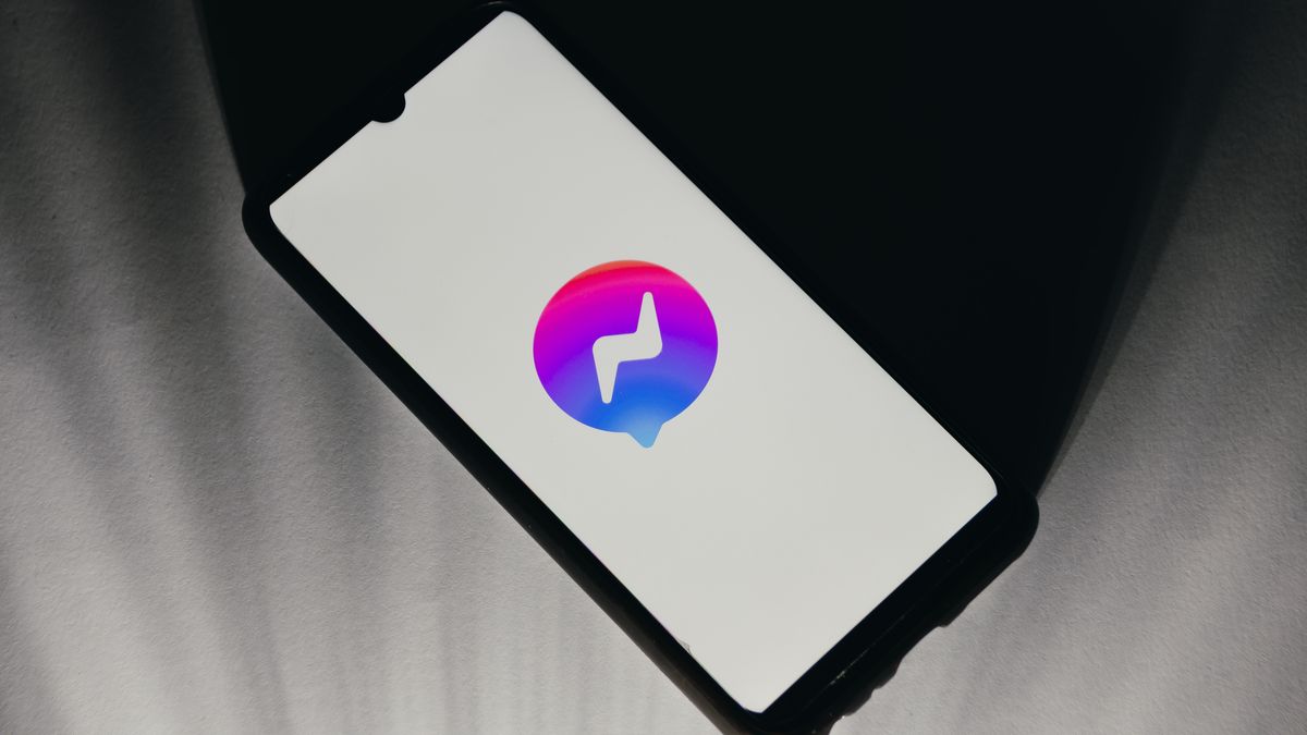 In this photo illustration a Facebook Messenger logo is displayed on a smartphone screen in Athens, Greece on December 21, 2022.  (Photo illustration by Nikolas Kokovlis/NurPhoto via Getty Images)