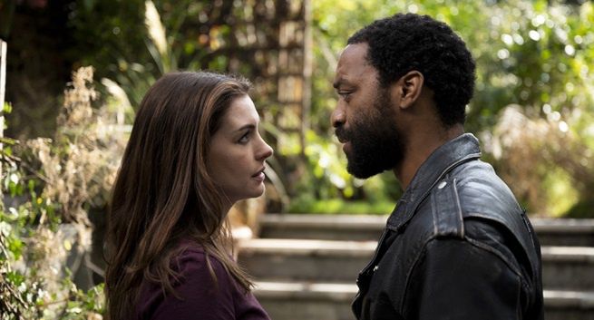 Nowy film „Skazani na siebie” w HBO. Anne Hathaway oraz Chiwetel Ejiofor w rolach głównych (wideo)