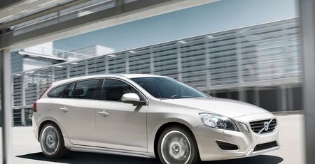Volvo V60 z hybrydą w Genewie