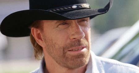 Chuck Norris trafił do szpitala na Hawajach. Jego znajomy zabrał głos