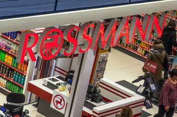 100 sztuk za 13,49 zł. Rossmann walczy o klientów na koniec roku