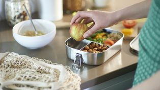 Śniadaniówki polskich uczniów pod lupą. Woda i kanapki na plus, ale warzywa wciąż w tyle