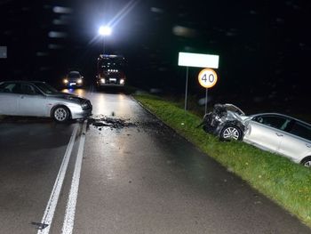 Rachodoszcze: 76-latka w alfie nagle zjechała na czołówkę z volkswagenem