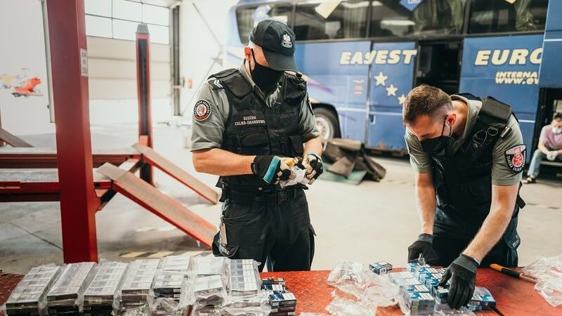 Funkcjonariusze Służby Celno-Skarbowej