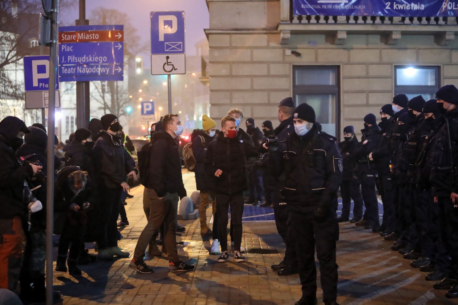 Policjanci wzywają do zakończenia demonstracji
