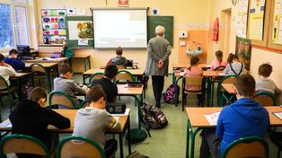 Paski wypłat nie kłamią. Tyle naprawdę zarabiają nauczyciele