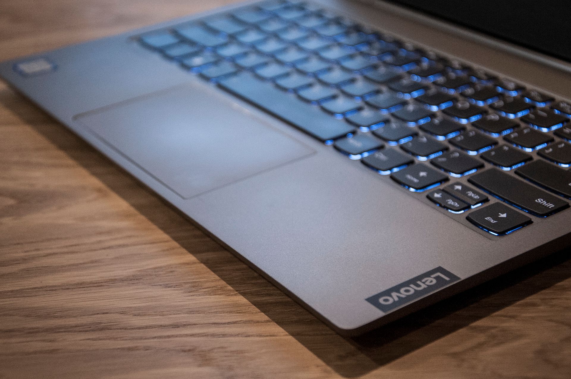 Lenovo ThinkBook 13s – laptop na home office 2
