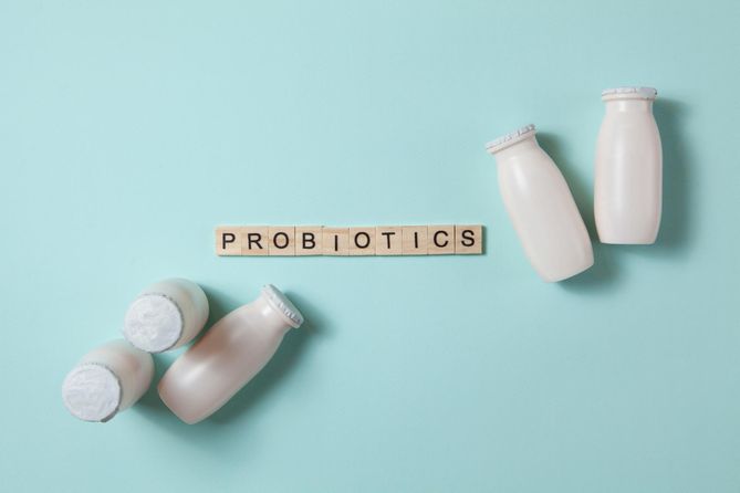Probiotyki dla niemowląt, czyli żywe organizmy, które wykazują działanie prozdrowotne, stosuje się w wielu sytuacjach