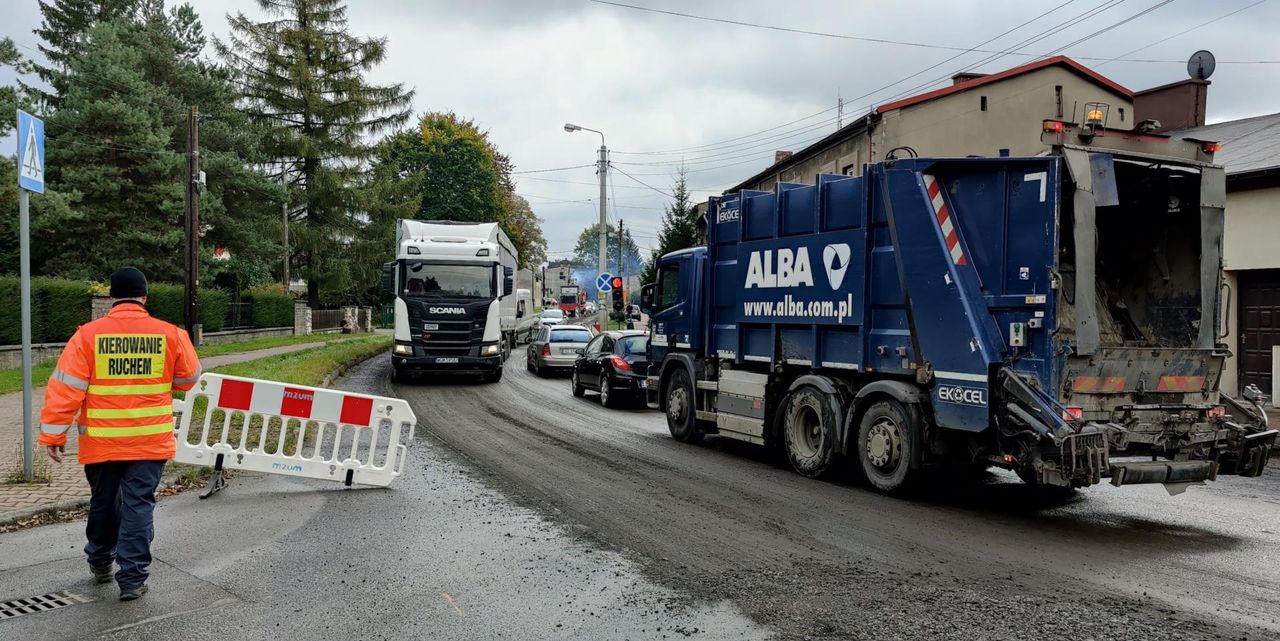 Dąbrowa Górnicza. Na ul. Strzemieszyckiej kierowcy napotkają na duże utrudnienia.