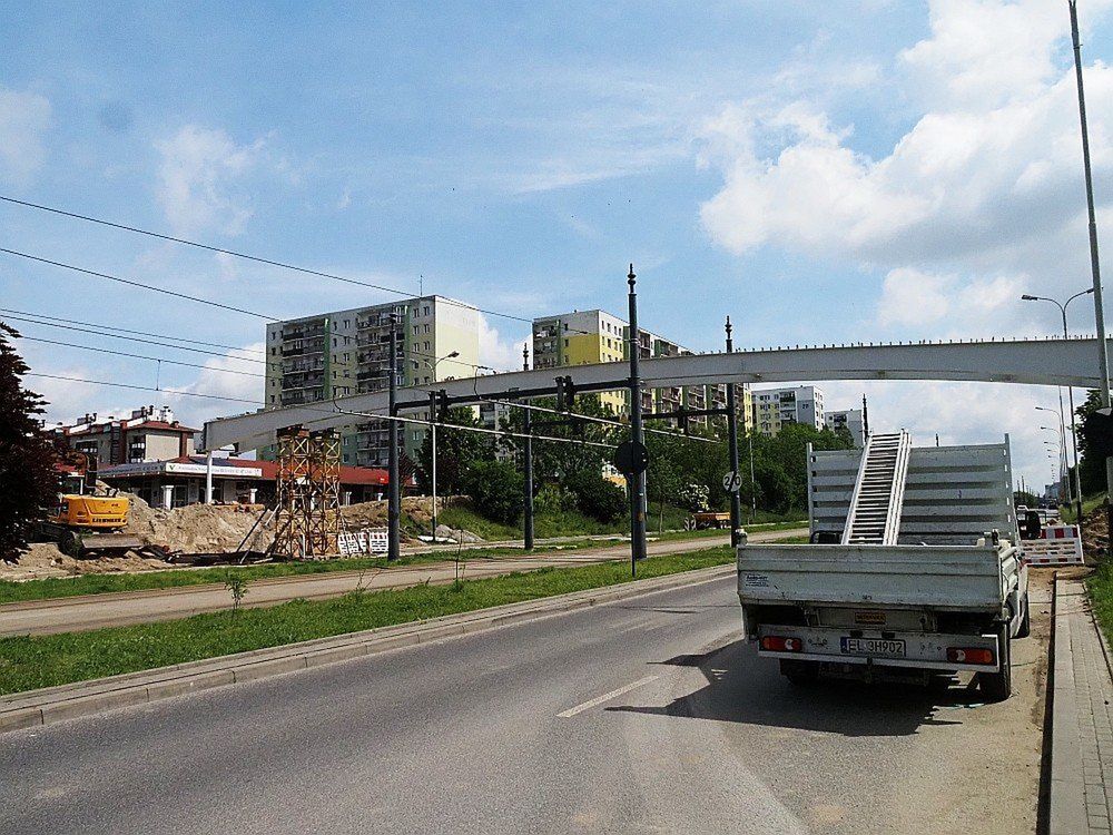 trwa budowa kładek dla pieszych