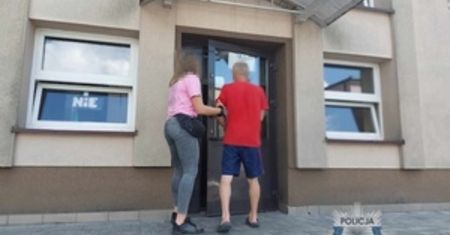 Ksiądz zgłosił się na policję. Dzień wcześniej wiózł autostopowiczów