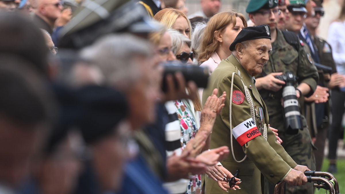 Warszawa, 30.07.2025. Obchody 81. rocznicy wybuchu powstania warszawskiego. Uczestnik powstania warszawskiego Janusz Walendzik ps. Czarny na spotkaniu przedstawicieli władz państwowych z uczestnikami Powstania Warszawskiego, 30 bm. na terenie Muzeum Powstania Warszawskiego. (aldg) PAP/Piotr Nowak