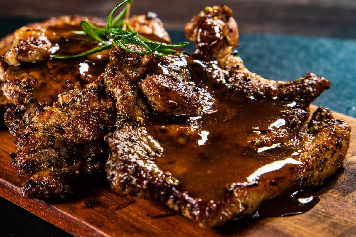 Marynuję w nim karkówkę i piekę. Jest miękka, soczysta i nawet lepsza niż ta z grilla