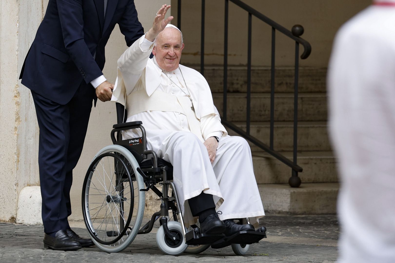 Decyzje papieża Franciszka. Watykan huczy od plotek