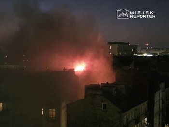 Warszawa: Pożar poddasza na Pradze-Północ. Ewakuowano 20 osób