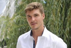 Mikołaj Roznerski "dał się przyłapać" w samych kąpielówkach. Fanki zachwycone