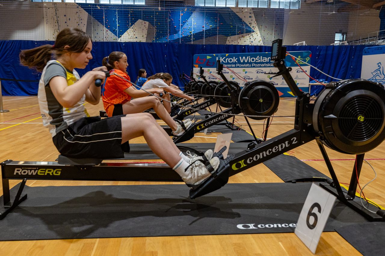 Pierwszy Krok Wioślarski w Swarzędzu. Ponad setka uczniów rywalizowała na ergometrach