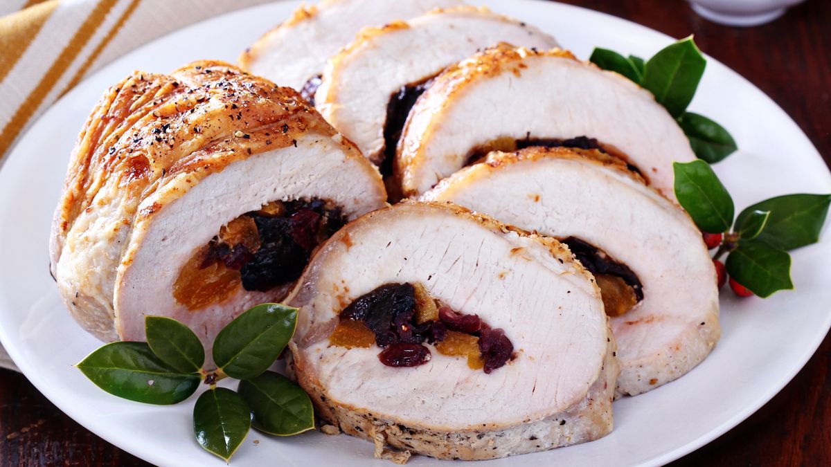 Świąteczny schab nadziewany suszonymi owocami