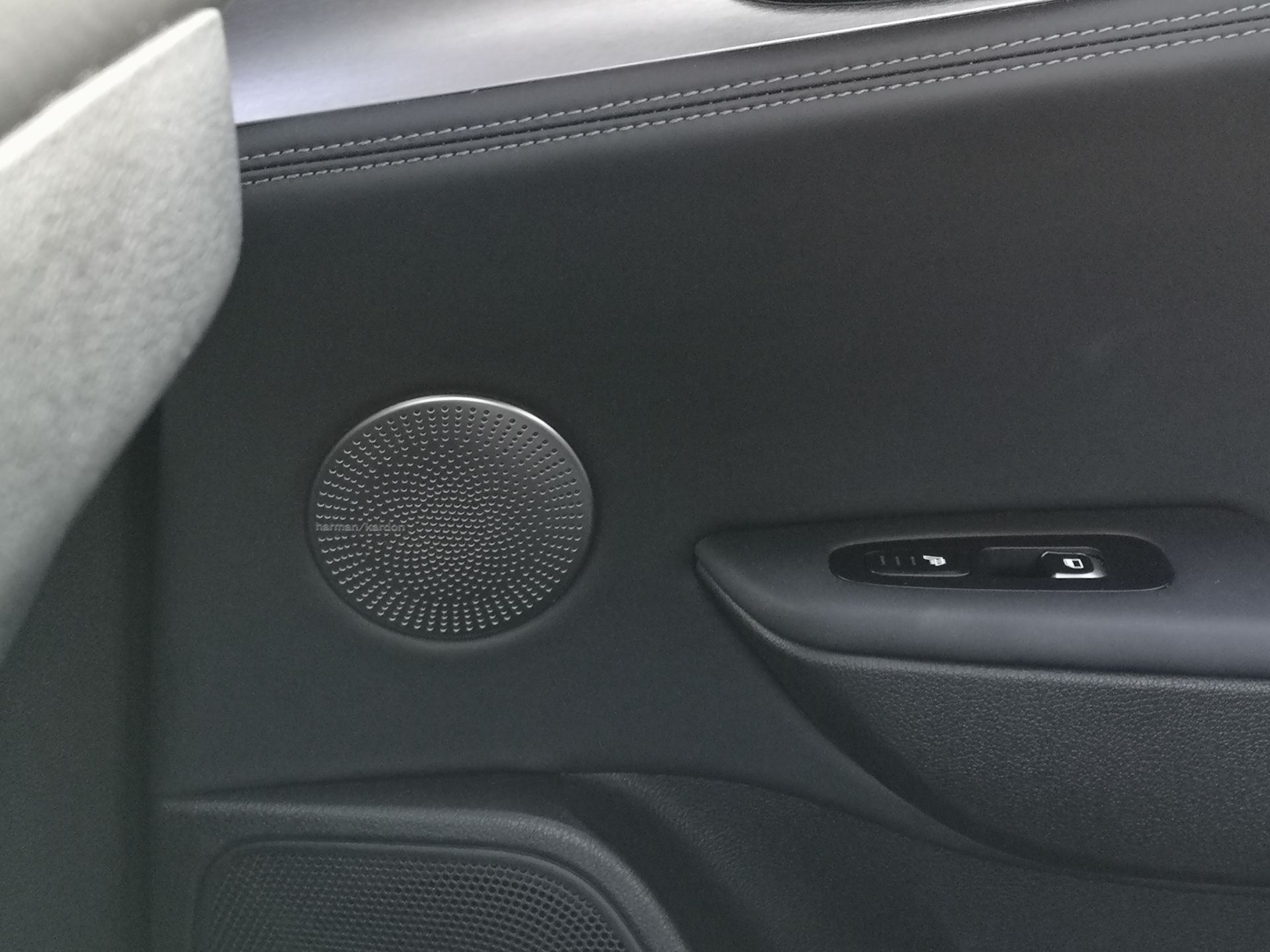 Krótki test Kia Stinger GT Line: Wspomaganie parkowania i audio Harman Kardon 19