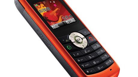 Motorola W230 - telefon na każdą kieszeń 1