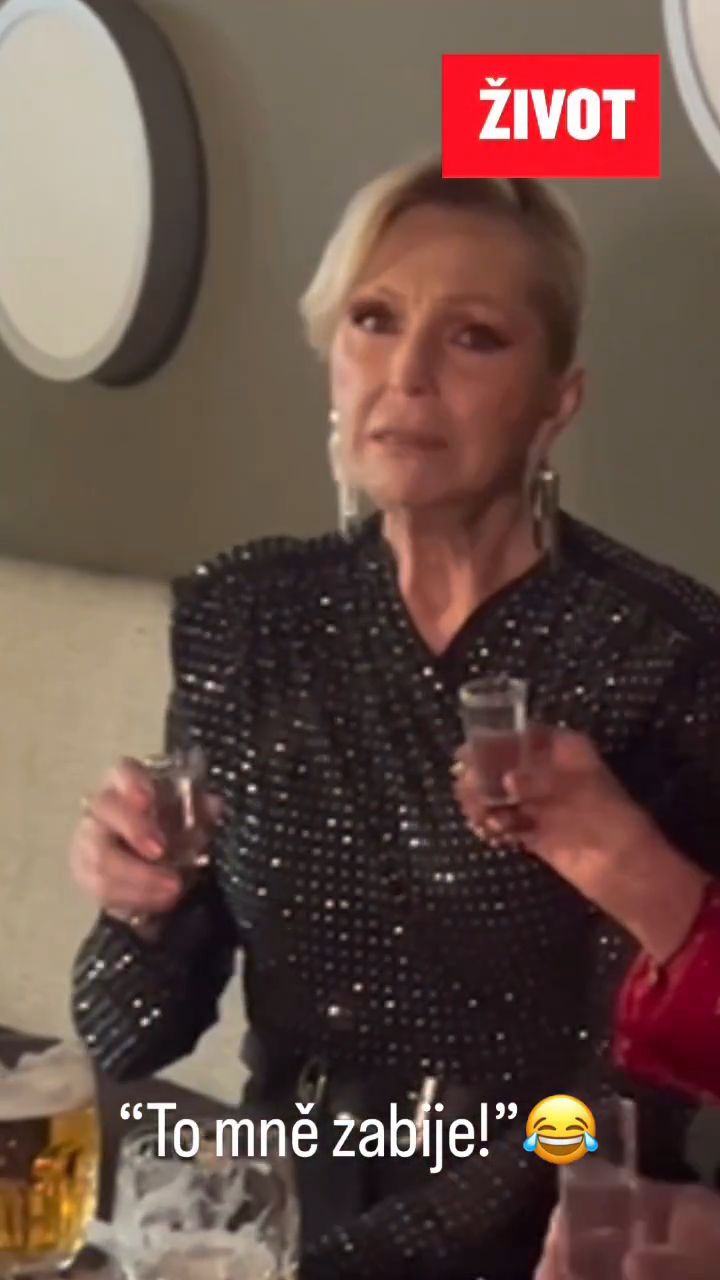 Helena Vondrackova wzniosła toast za zdrowie koleżanki