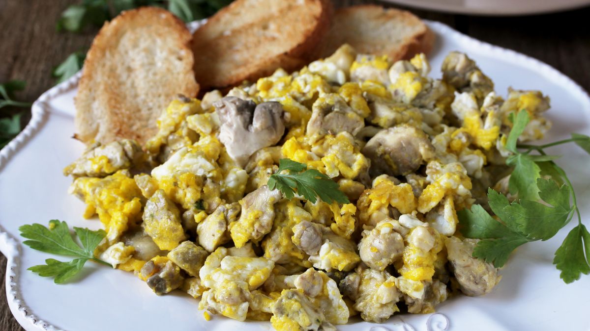 Jajecznica z dodatkiem móżdżku