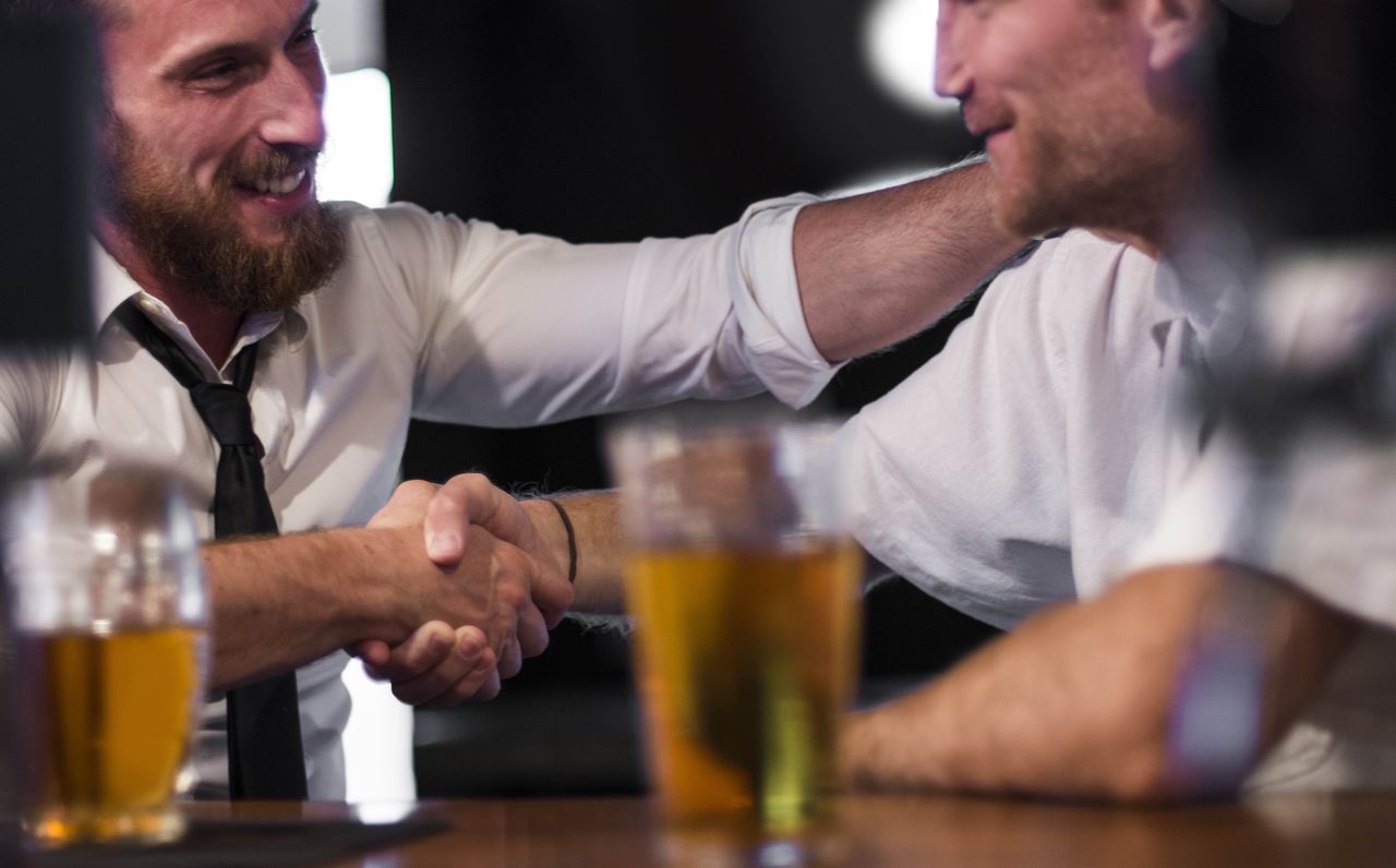 Mistrzowie iluzji, czyli HFA. Oto grupy zawodowe szczególnie narażone na alkoholizm wysokofunkcjonujący