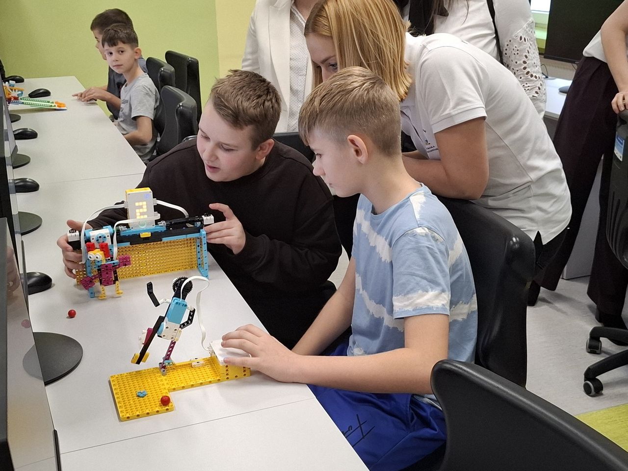 Kamieńsk: Publiczna Szkoła Podstawowa z trzema nowoczesnymi pracowniami. "To wymóg naszych czasów"